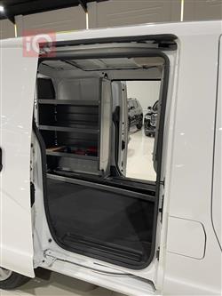 نیسان NV200